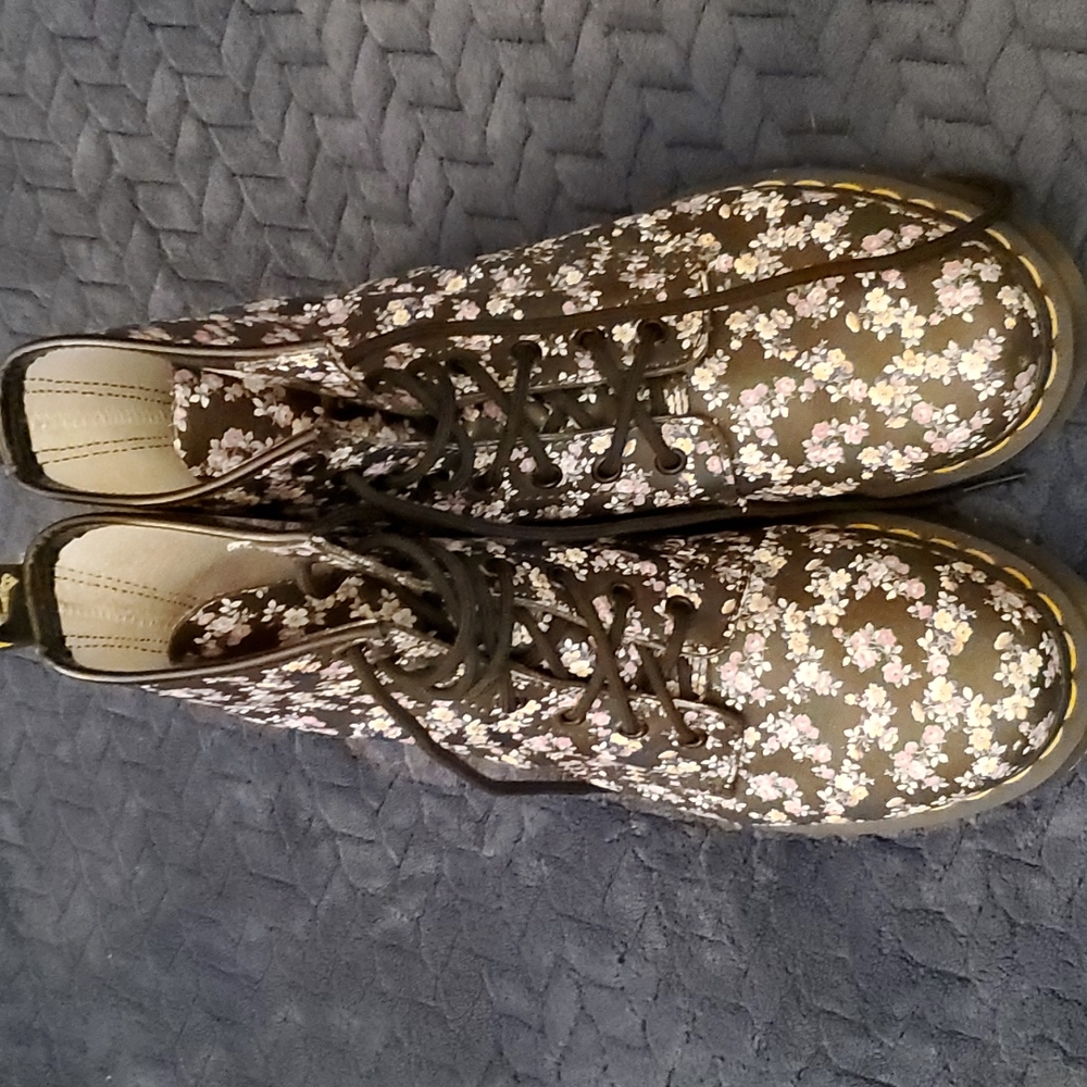 Doc Martens AirWair with Bouncing Soles Sz 8 - Picture 1 of 7